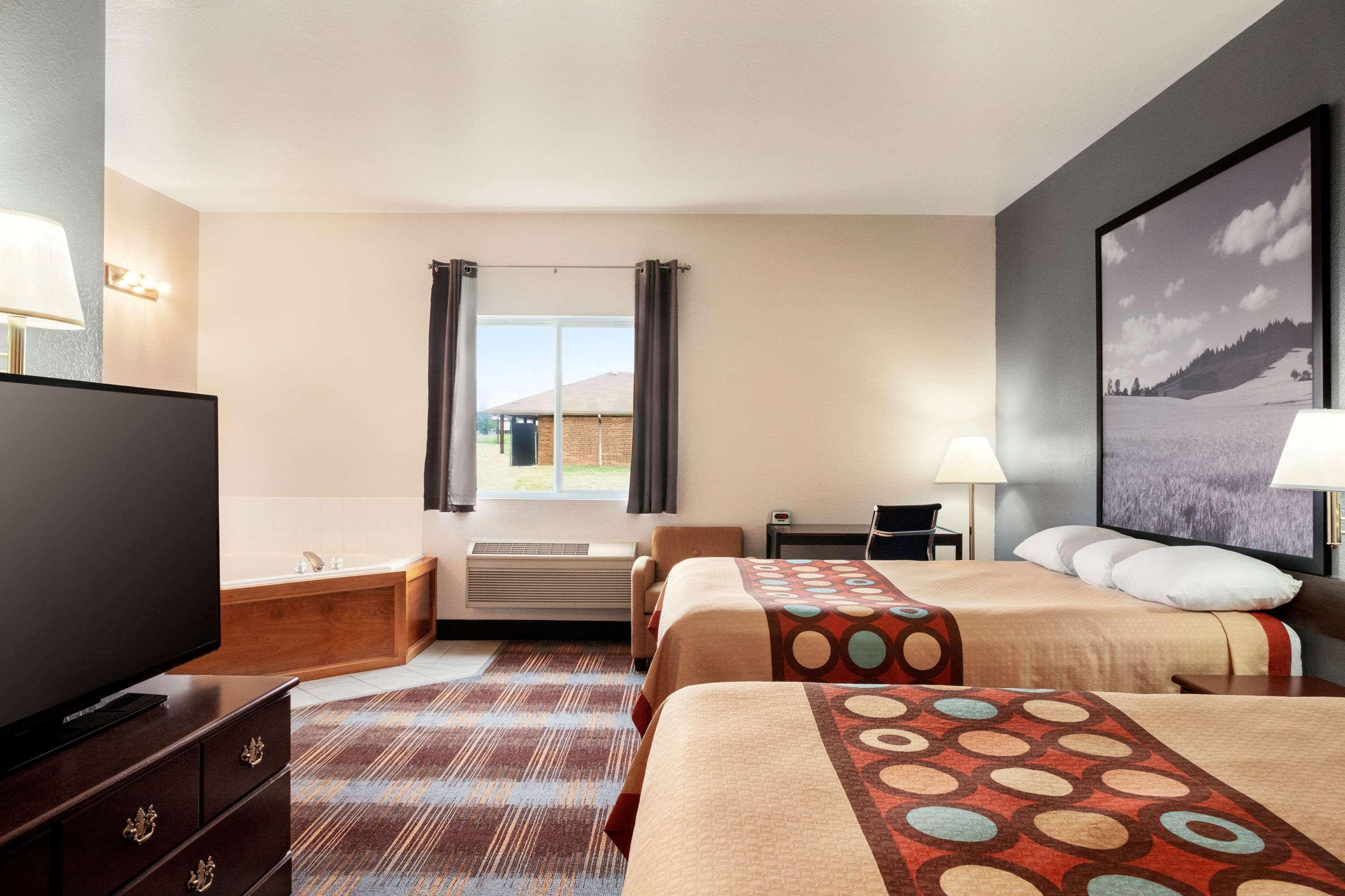 Super 8 By Wyndham Holton Exterior foto