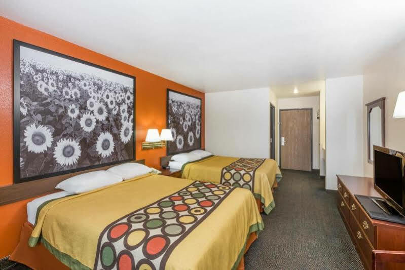 Super 8 By Wyndham Holton Exterior foto